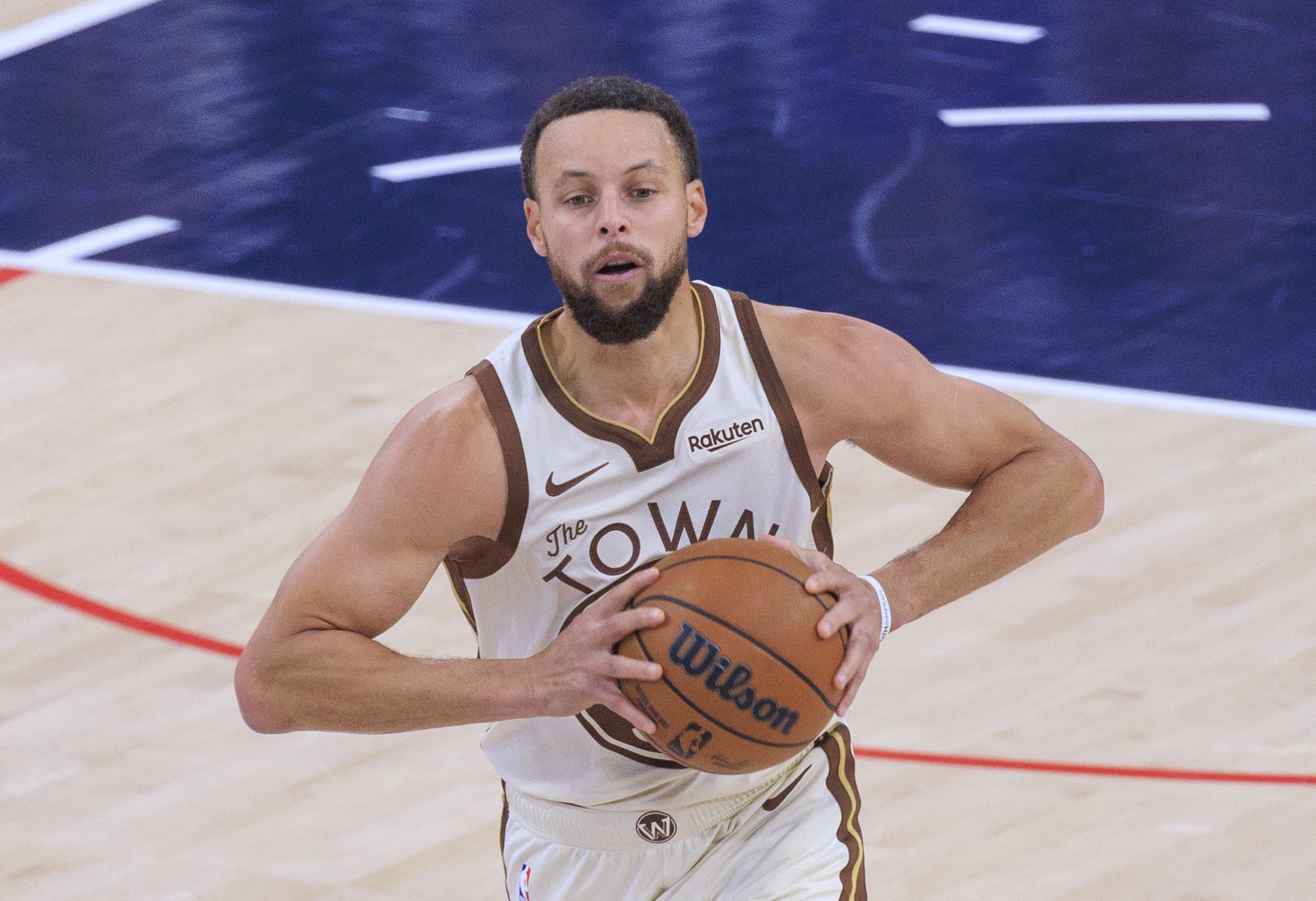 九游体育入口-迪文：水花的自律超乎想象 赛季第一天没人比库里的体型更好